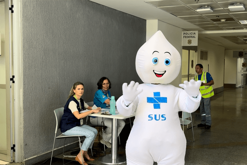 Aeroporto de Brasília e Secretaria de Saúde promovem vacinação de passageiros e funcionários do terminal aéreo