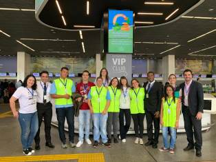 Em parceria coma APAE-DF, o #AeroportoBSB ganha reforços no atendimento ao cliente na alta temporada