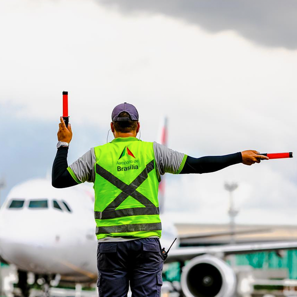 Resultado de imagem para aeroporto de brasilia agente